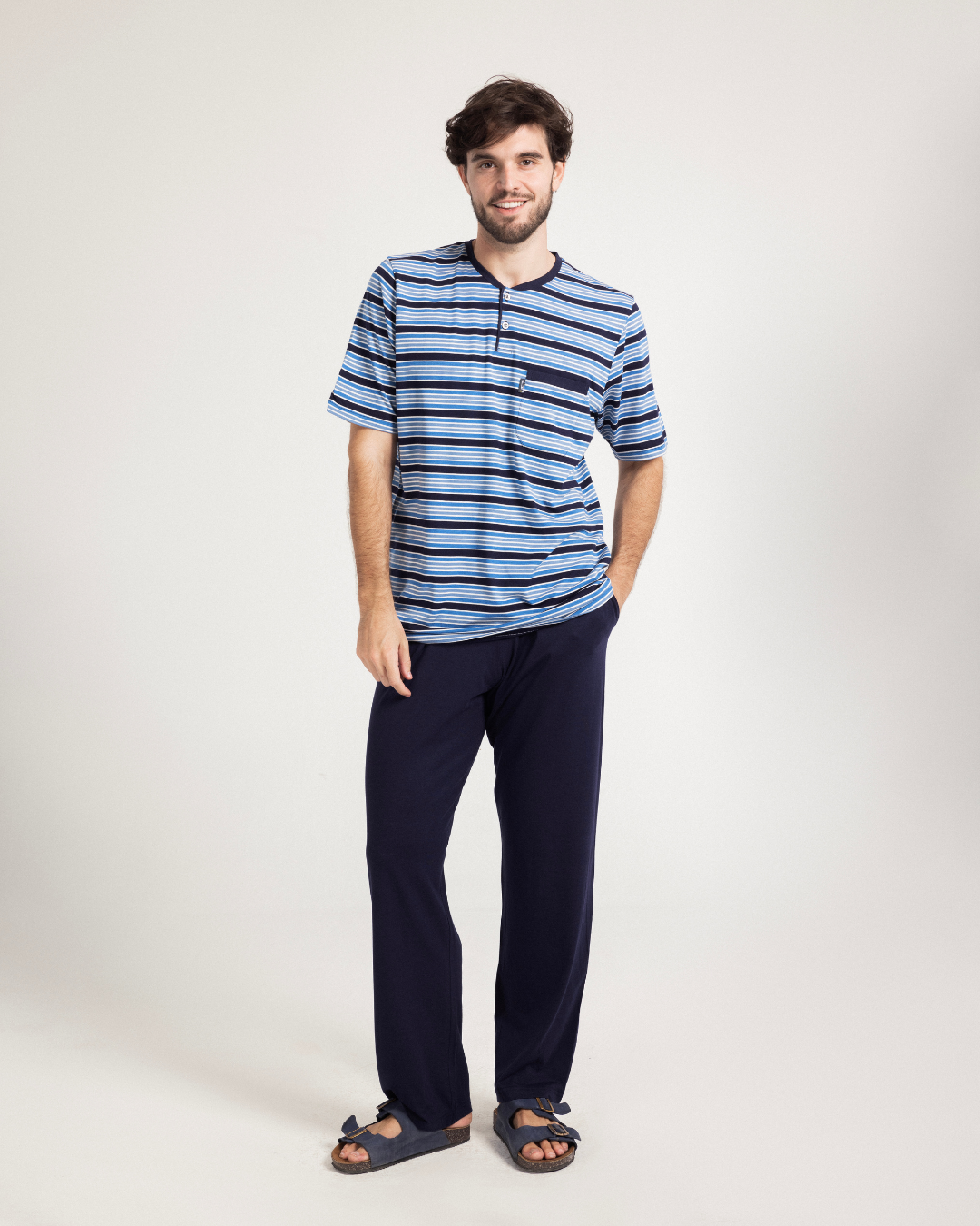 V بيجاما رجالى سترايبر نصف كم و بنطلون ساده