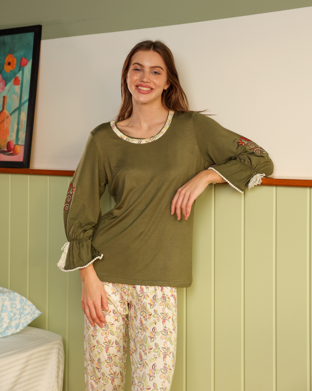 بيجاما حريمي كم طويل مع بنطلون طويل تطريز زهرة اللوتس على الاكمام