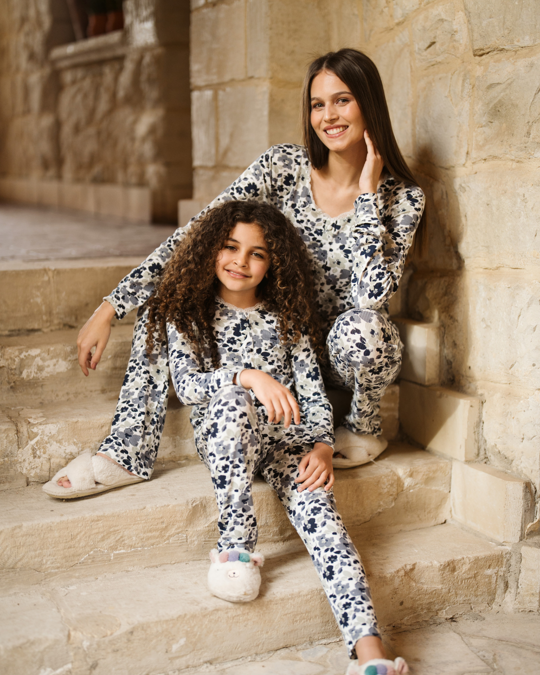 Big Blue Flowers بيجاما بناتي كًم طويل بدانتل