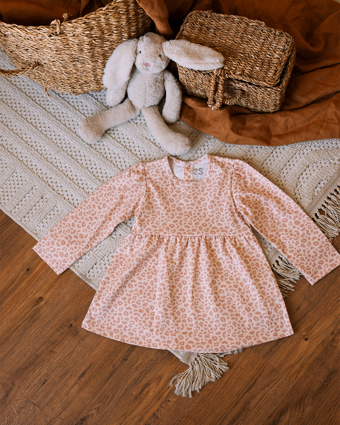 Soft pink dress with a delicate design