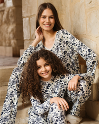 Big Blue Flowers بيجاما حريمي كُم طويل بدانتل