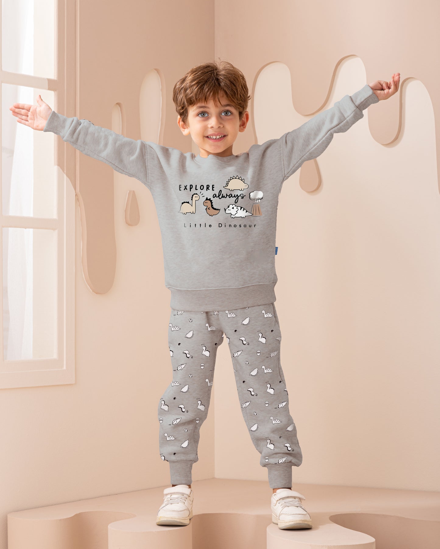 Dinosaurs friendsبيجاما أولادي كم طويل