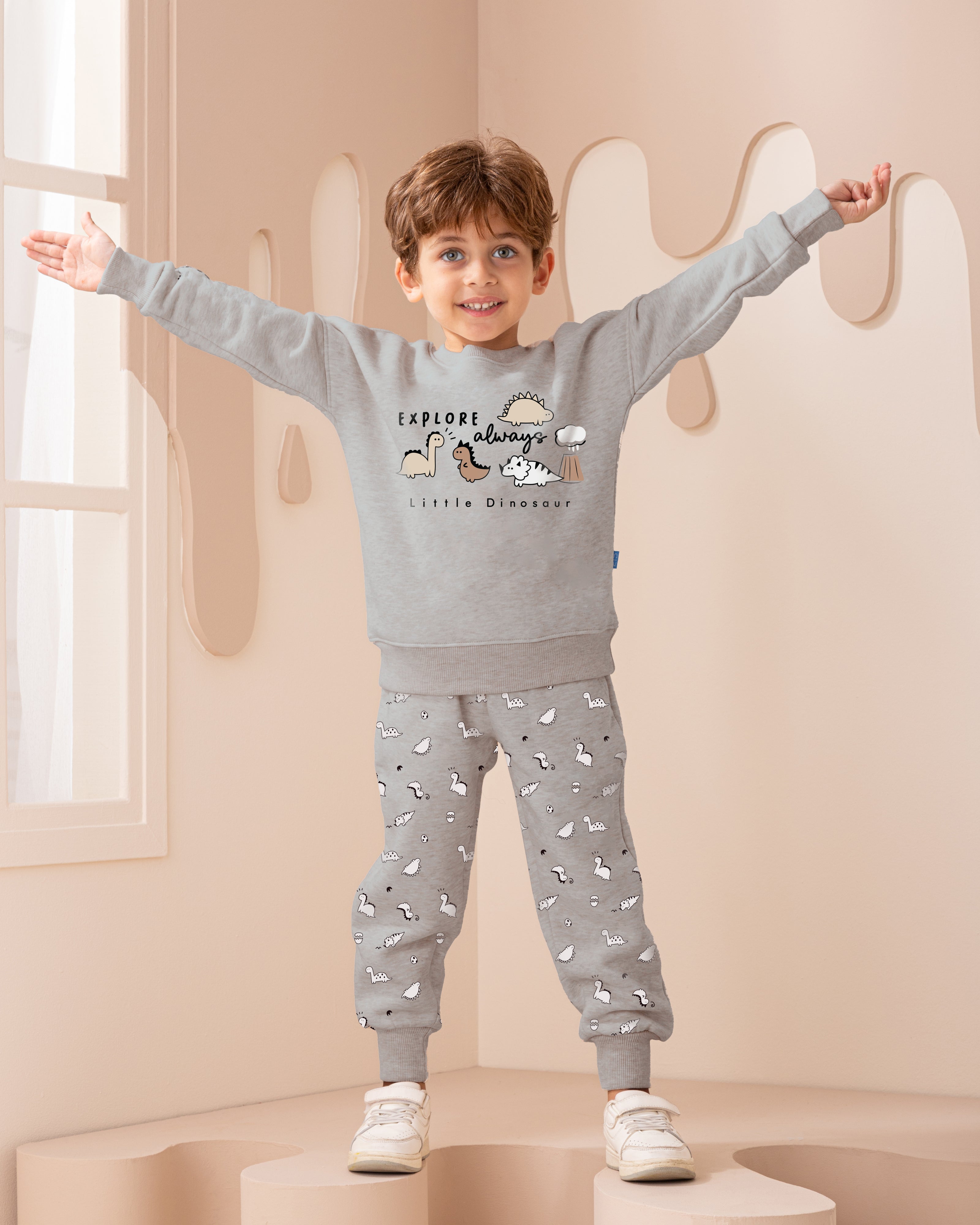 Dinosaurs friendsبيجاما أولادي كم طويل