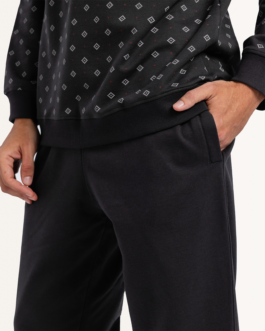 بيجاما بكم و بنطلون اشكال هندسيه صغيره