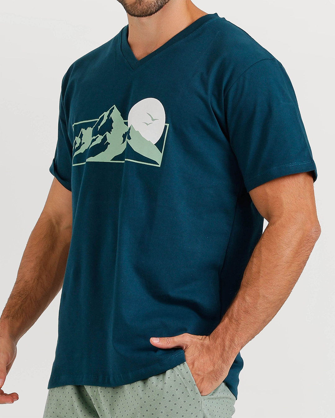 Men's half-sleeved pajamas with pants