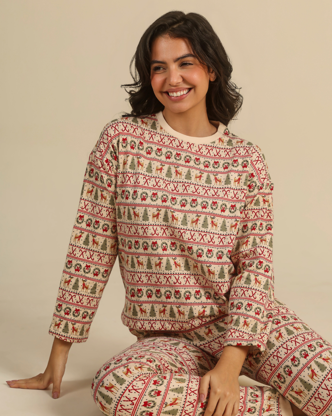 بيجاما بطبعة غزلان الكريسماس