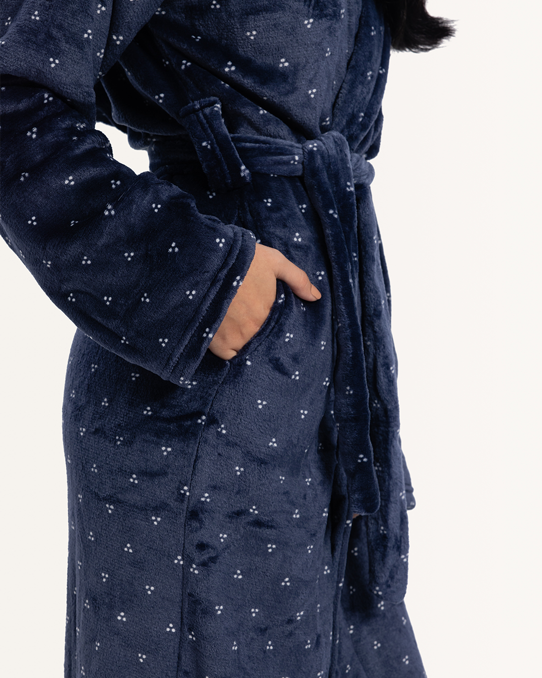 روب طويل نقط صغيرة