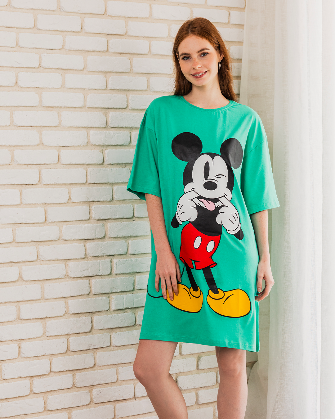 نايت شيرت حريمي نص كم قصير طباعه علي الصدر ميكي ماوس