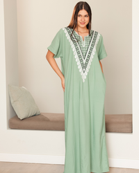 قميص داكرون نص كم مطرز 3