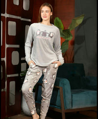 Women's pajamas with penguin on the chest, Rwandan