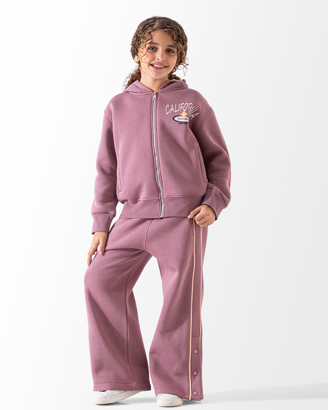 California  طقم بناتي