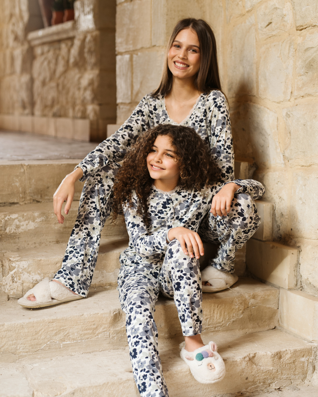 Big Blue Flowers بيجاما بناتي كًم طويل بدانتل