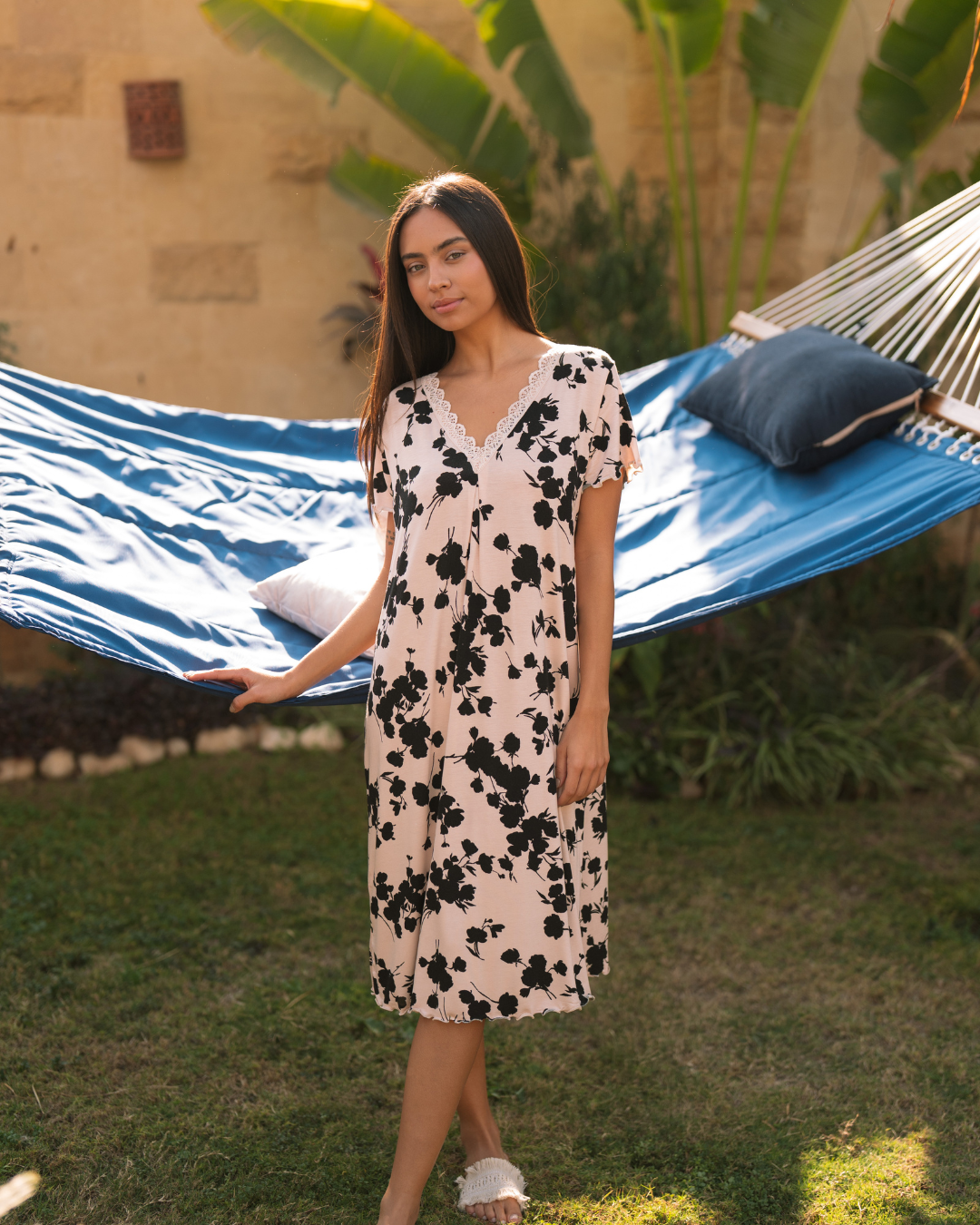 v قميص نص كم كولونه