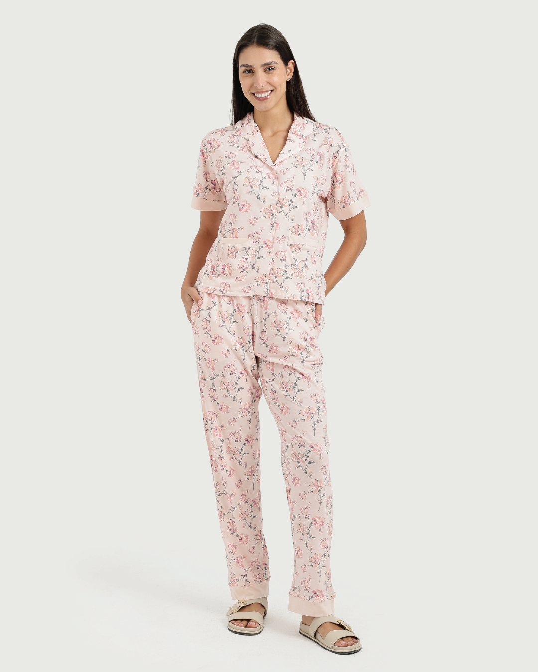 بيجاما بزراير حريمي ورد تجريدي