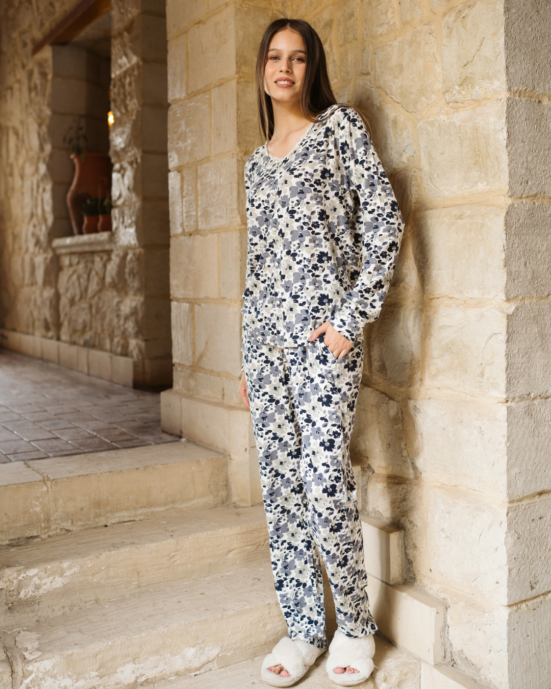 Big Blue Flowers بيجاما حريمي كُم طويل بدانتل