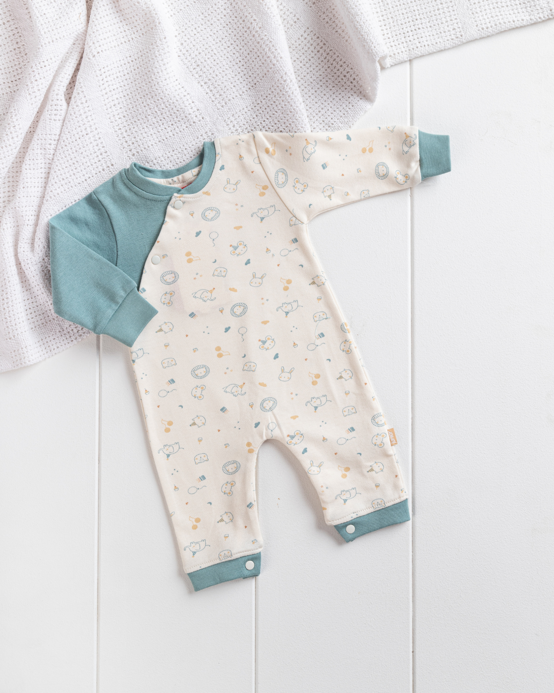 Lets Celebrate سالوبيت اولادي  مطبوع