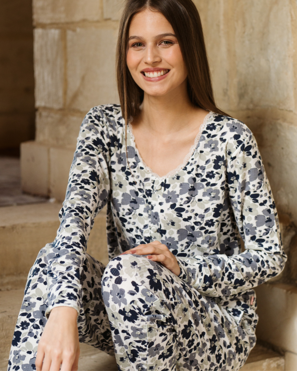 Big Blue Flowers بيجاما حريمي كُم طويل بدانتل