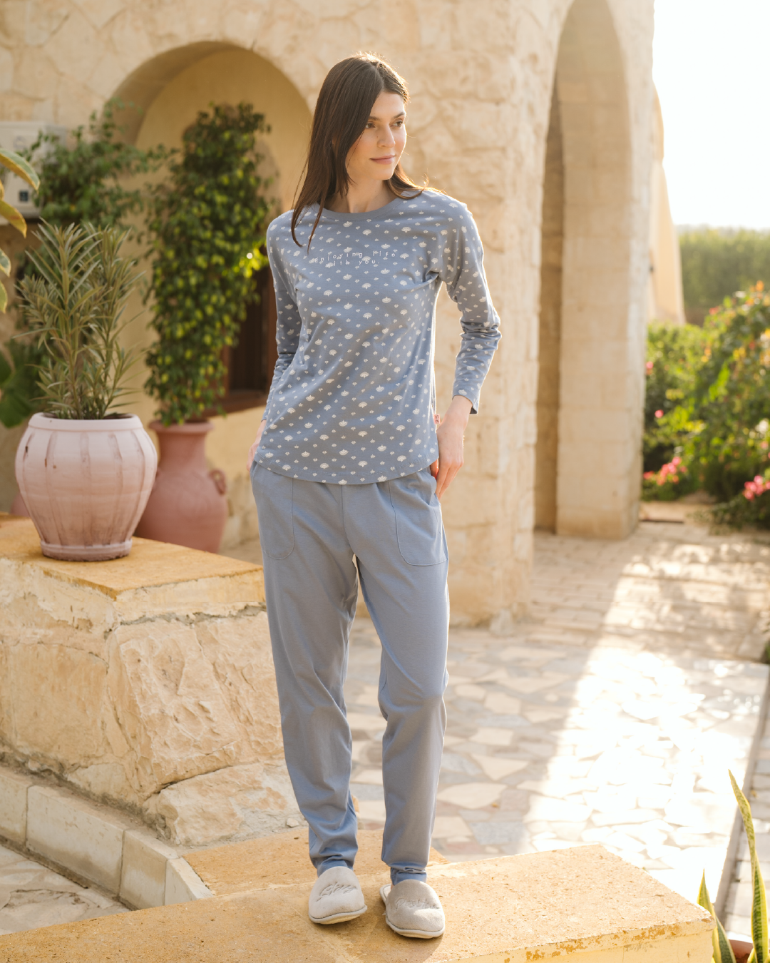 Enjoying life with you بيجاما حريمي كتف ساقط