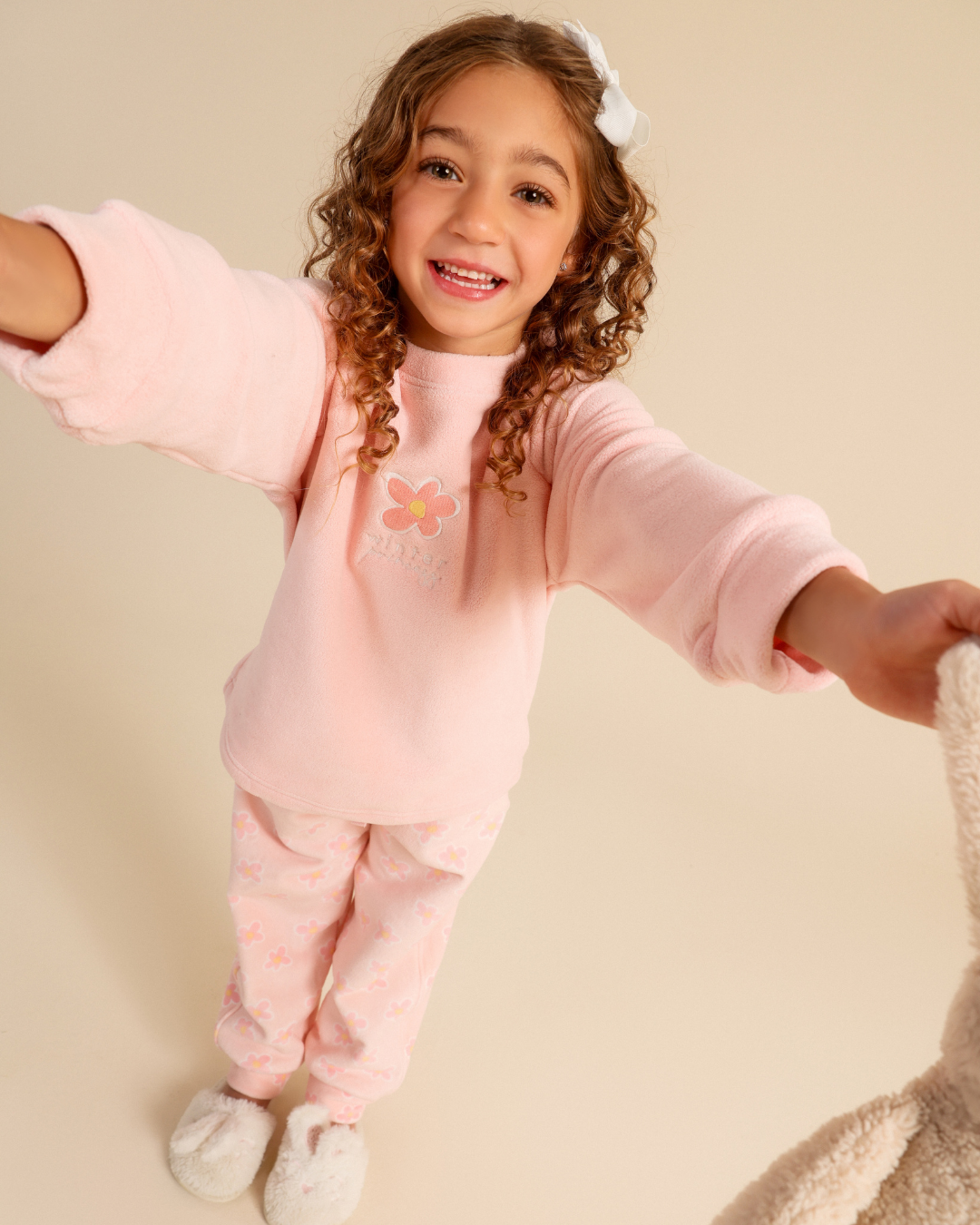 Girls' pajamas with a delicate floral print