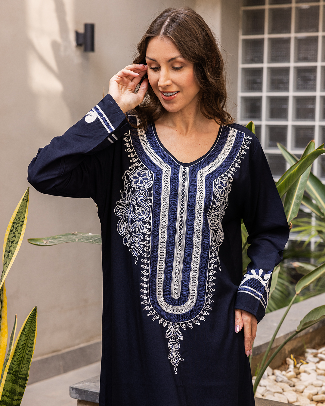 1 قميص داكرون سادة مطرز بكم