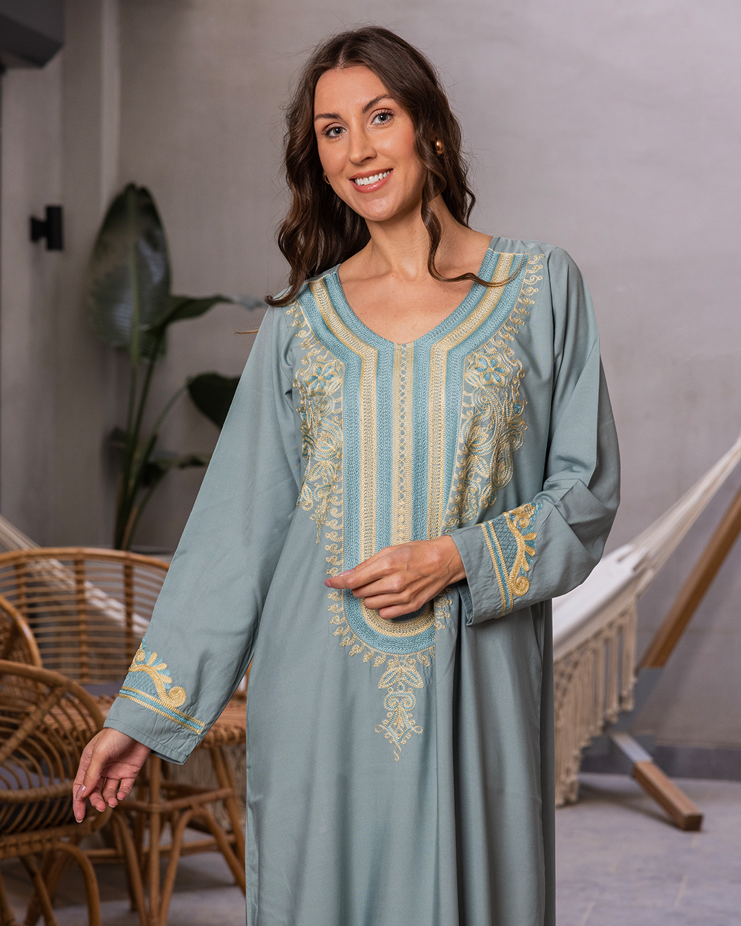 1 قميص داكرون سادة مطرز بكم