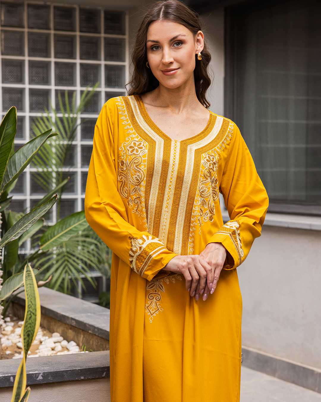 1 قميص داكرون سادة مطرز بكم