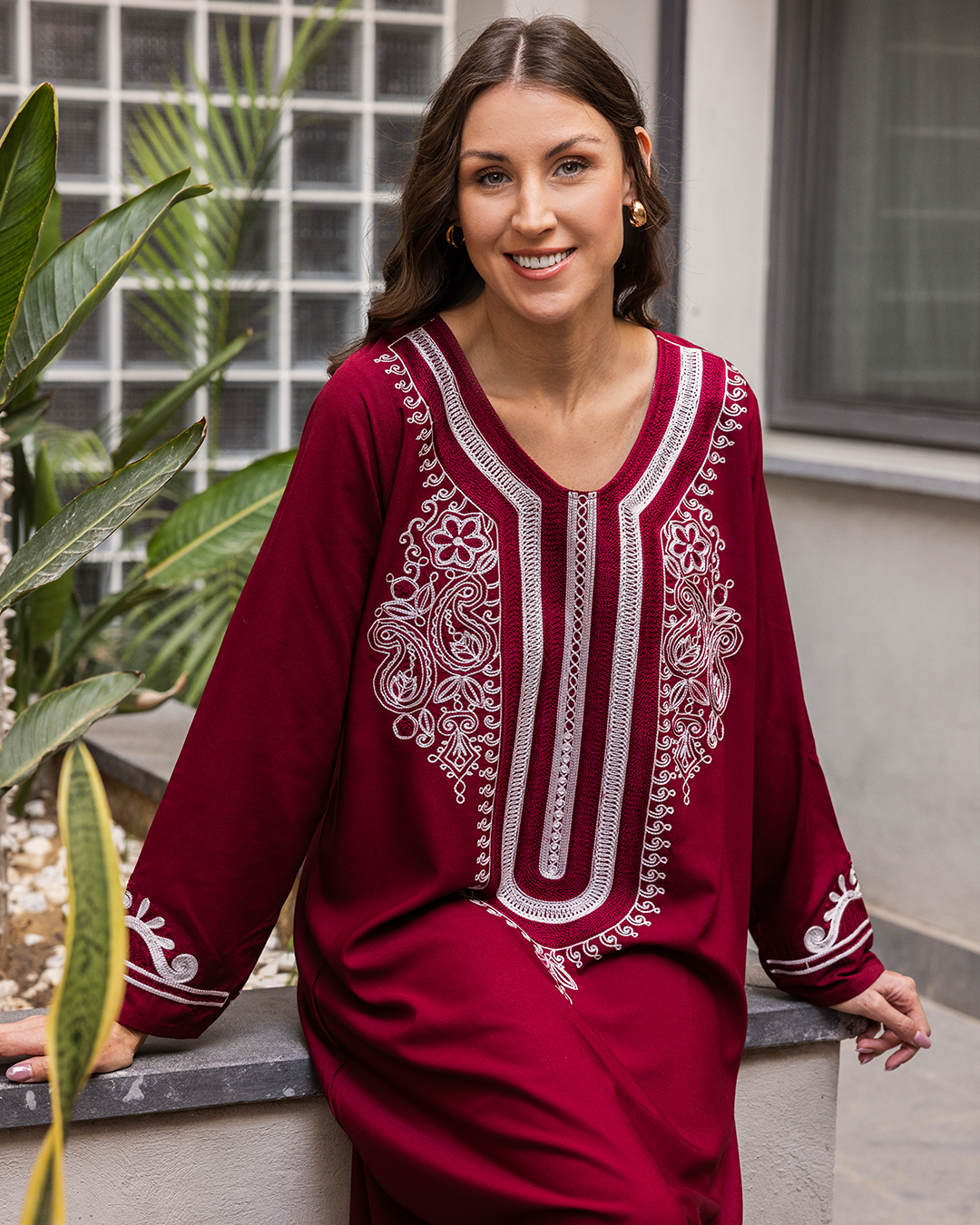 1 قميص داكرون سادة مطرز بكم