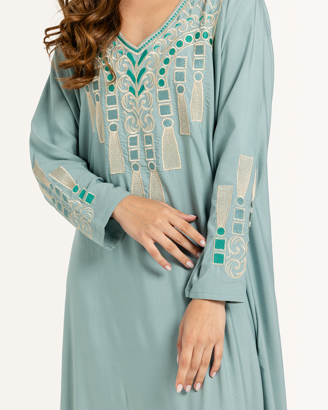 4 قميص داكرون سادة مطرز بكم