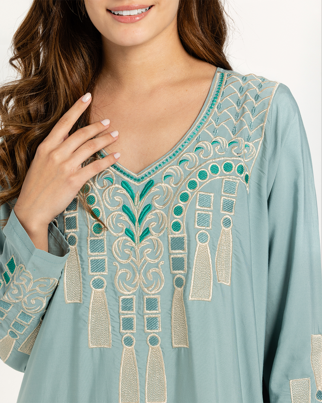 4 قميص داكرون سادة مطرز بكم