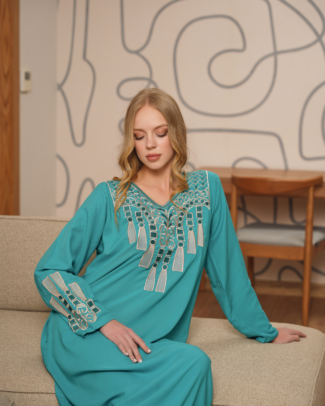 4 قميص داكرون سادة مطرز بكم