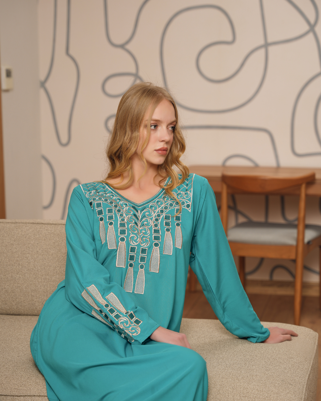 4 قميص داكرون سادة مطرز بكم