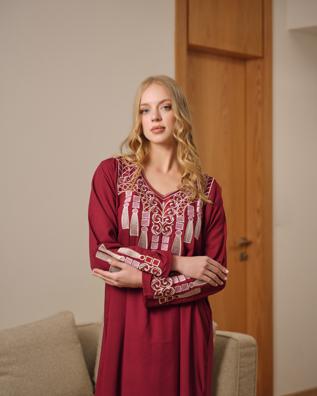 4 قميص داكرون سادة مطرز بكم