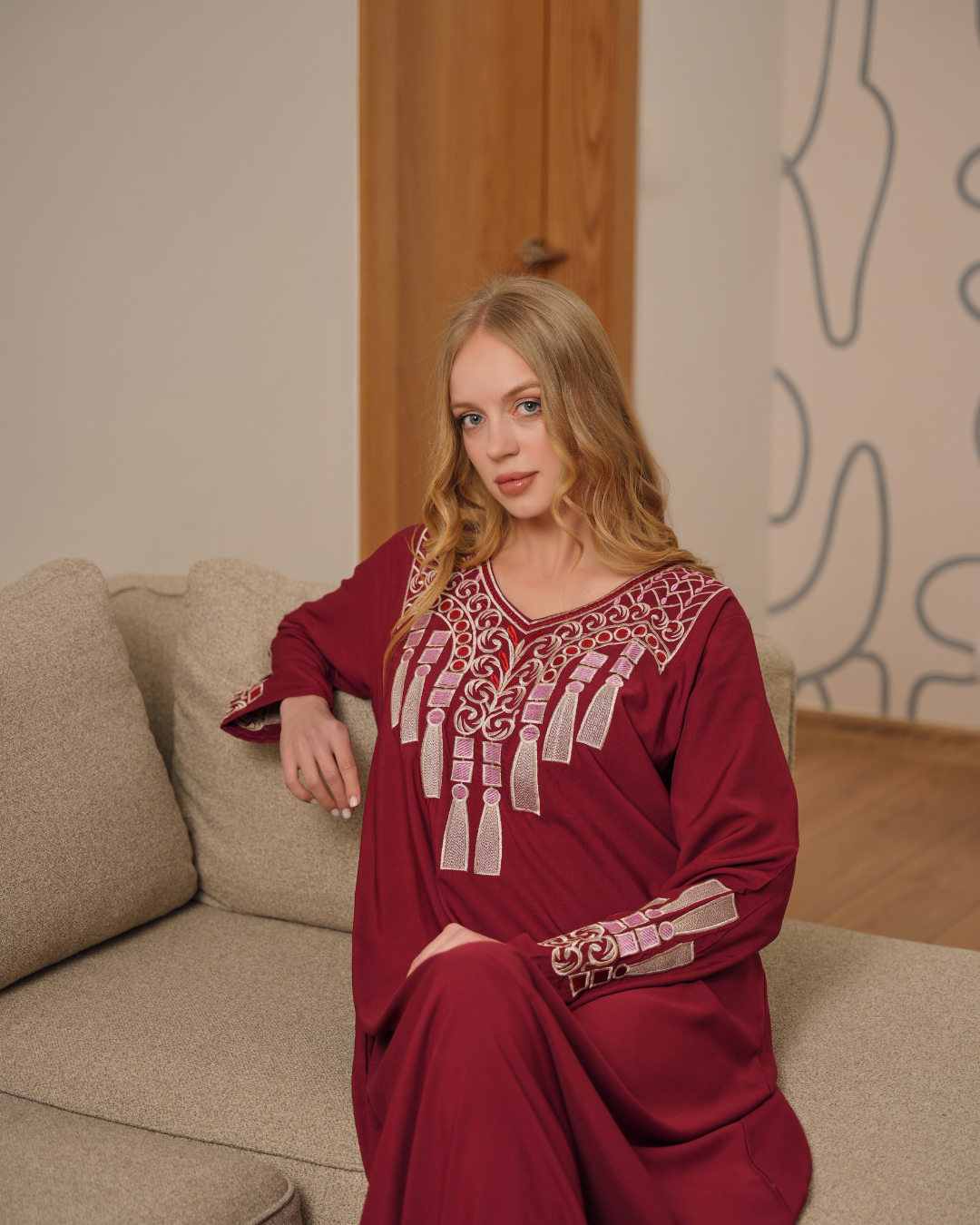 4 قميص داكرون سادة مطرز بكم