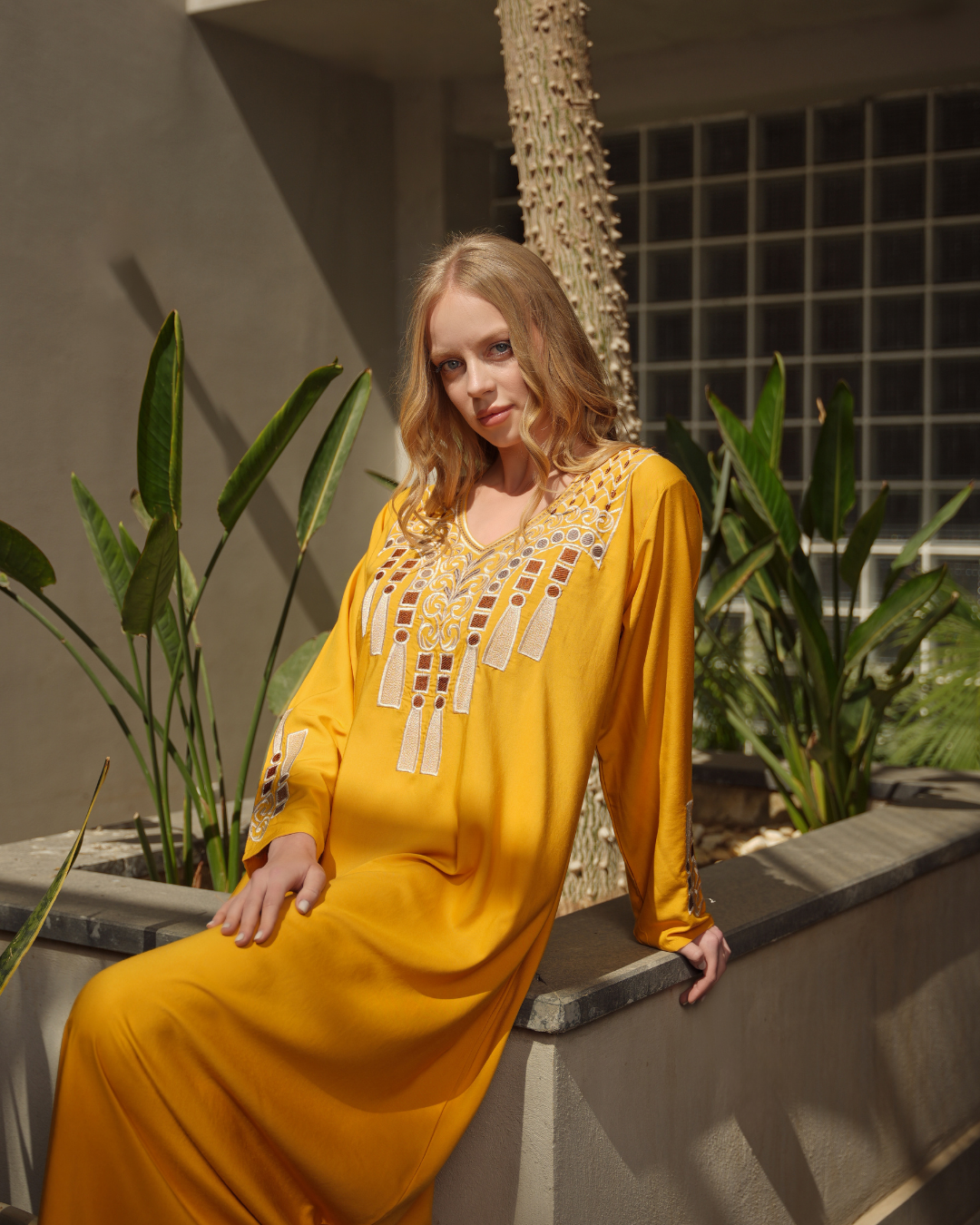 4 قميص داكرون سادة مطرز بكم