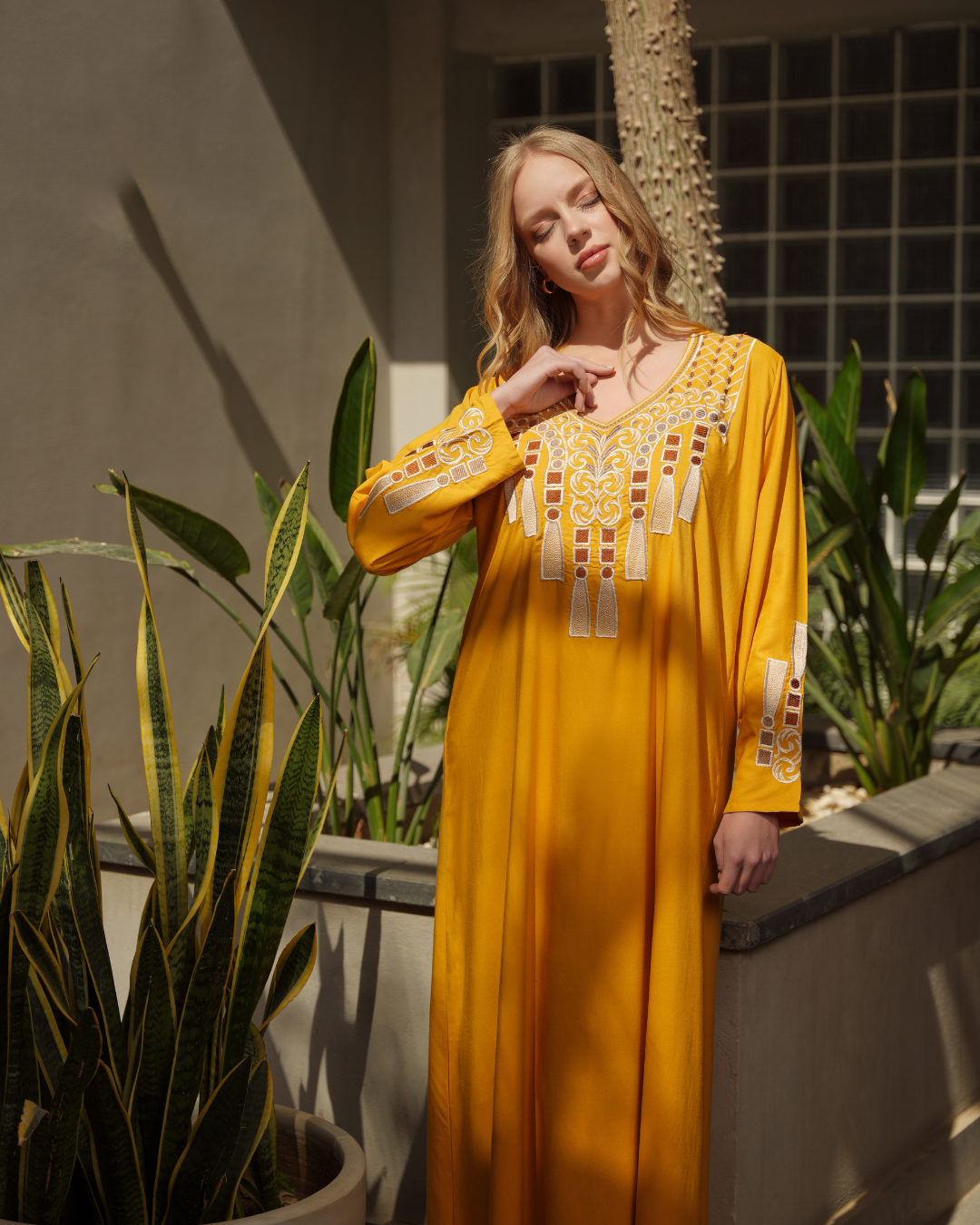 4 قميص داكرون سادة مطرز بكم