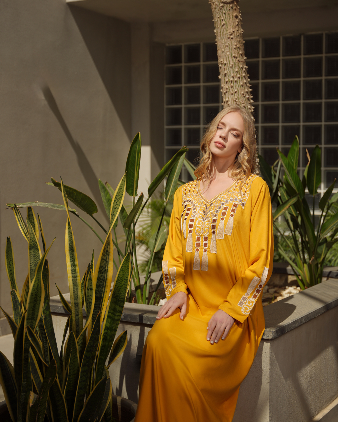 4 قميص داكرون سادة مطرز بكم