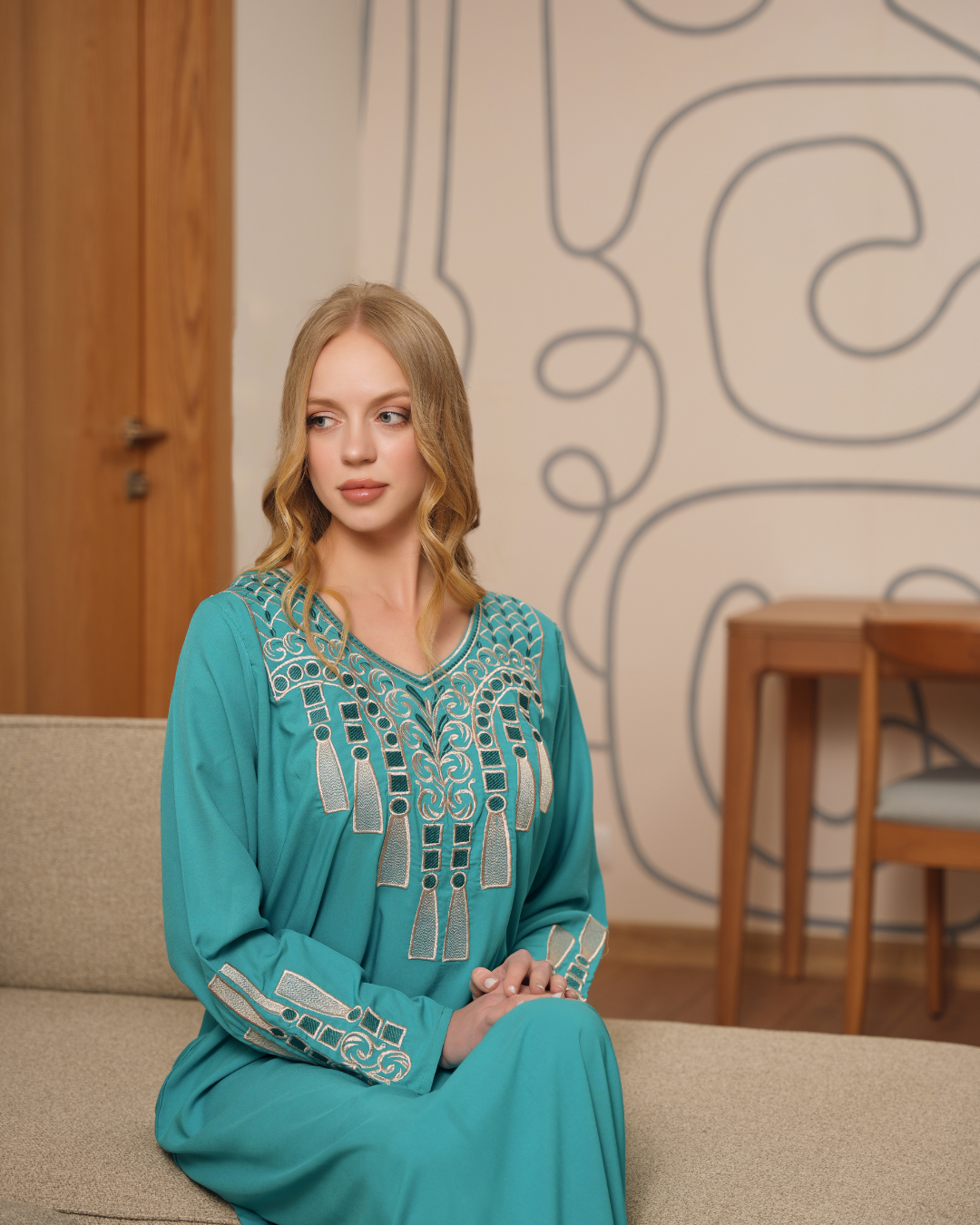 4 قميص داكرون سادة مطرز بكم