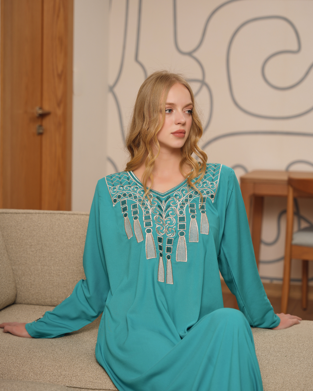 4 قميص داكرون سادة مطرز بكم