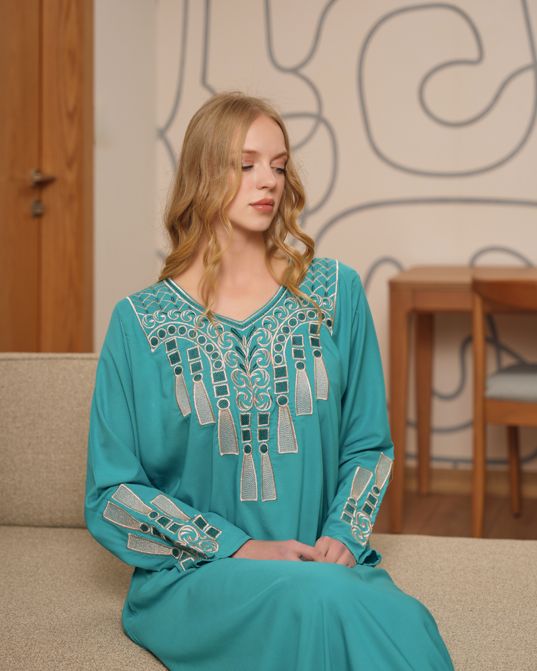 4 قميص داكرون سادة مطرز بكم