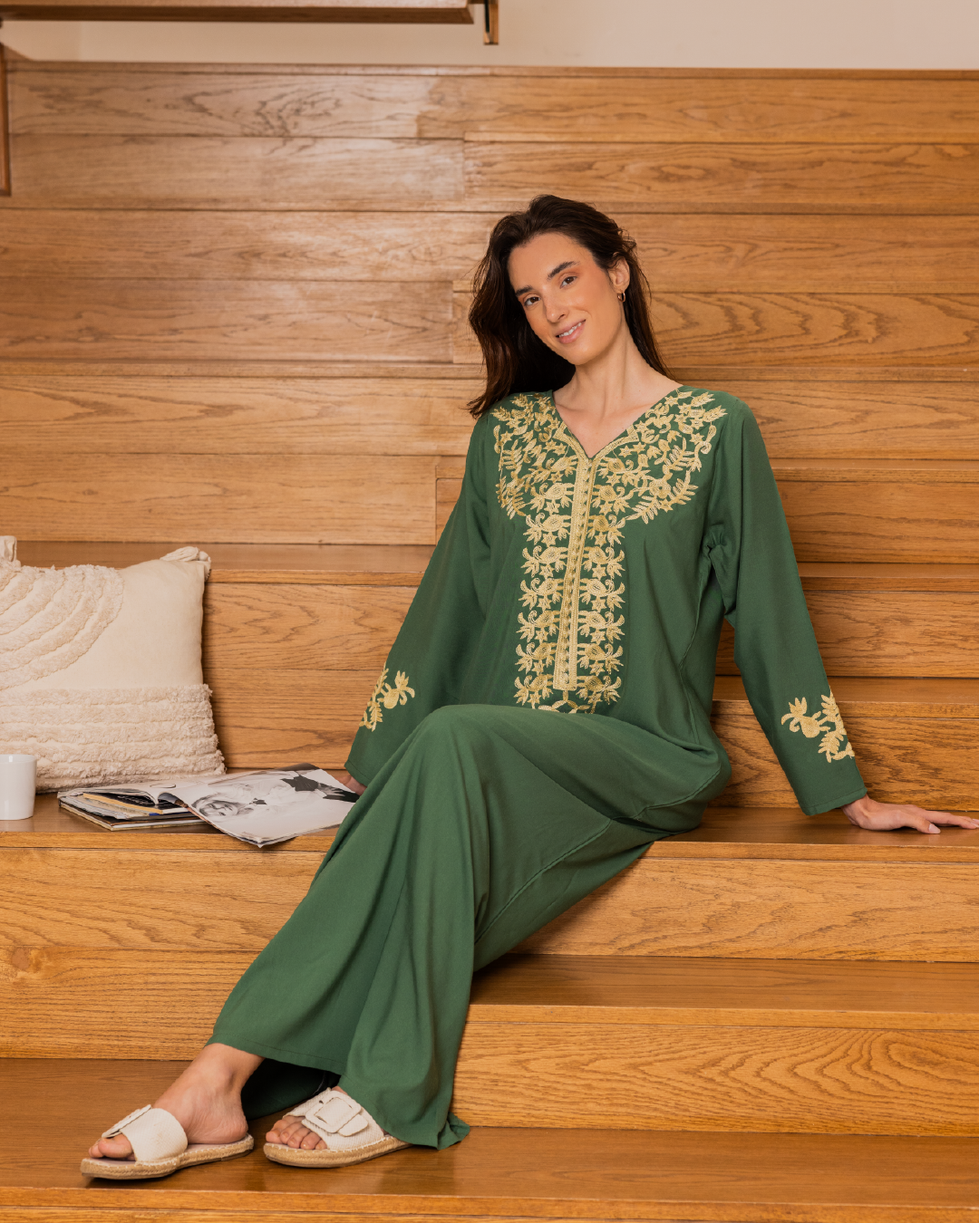 قميص داكرون سادة بكم مطرز 5