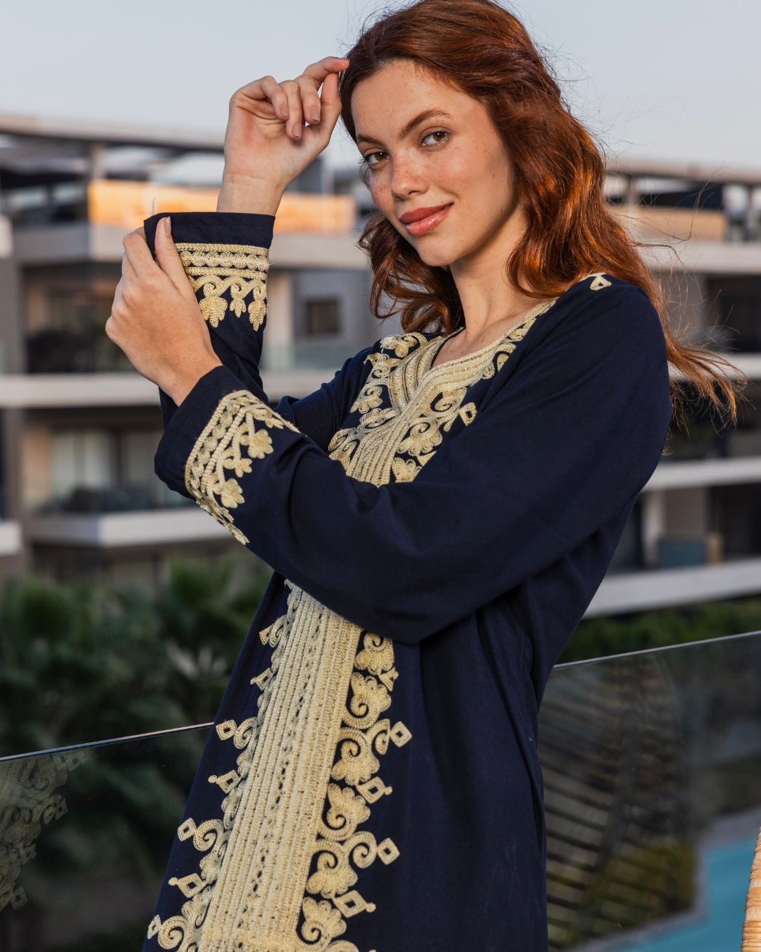 قميص داكرون سادة بكم مطرز بالطول 10