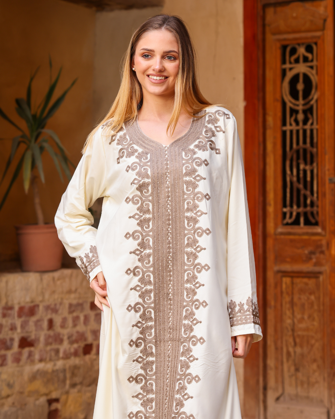 قميص داكرون سادة بكم مطرز بالطول 10