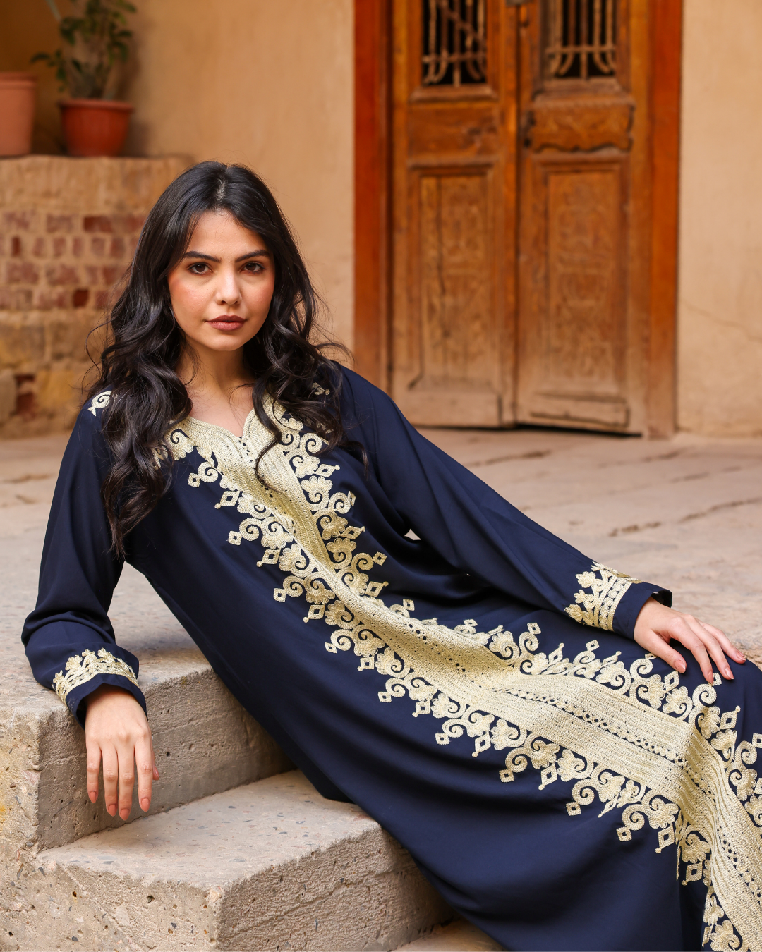 قميص داكرون سادة بكم مطرز بالطول 10