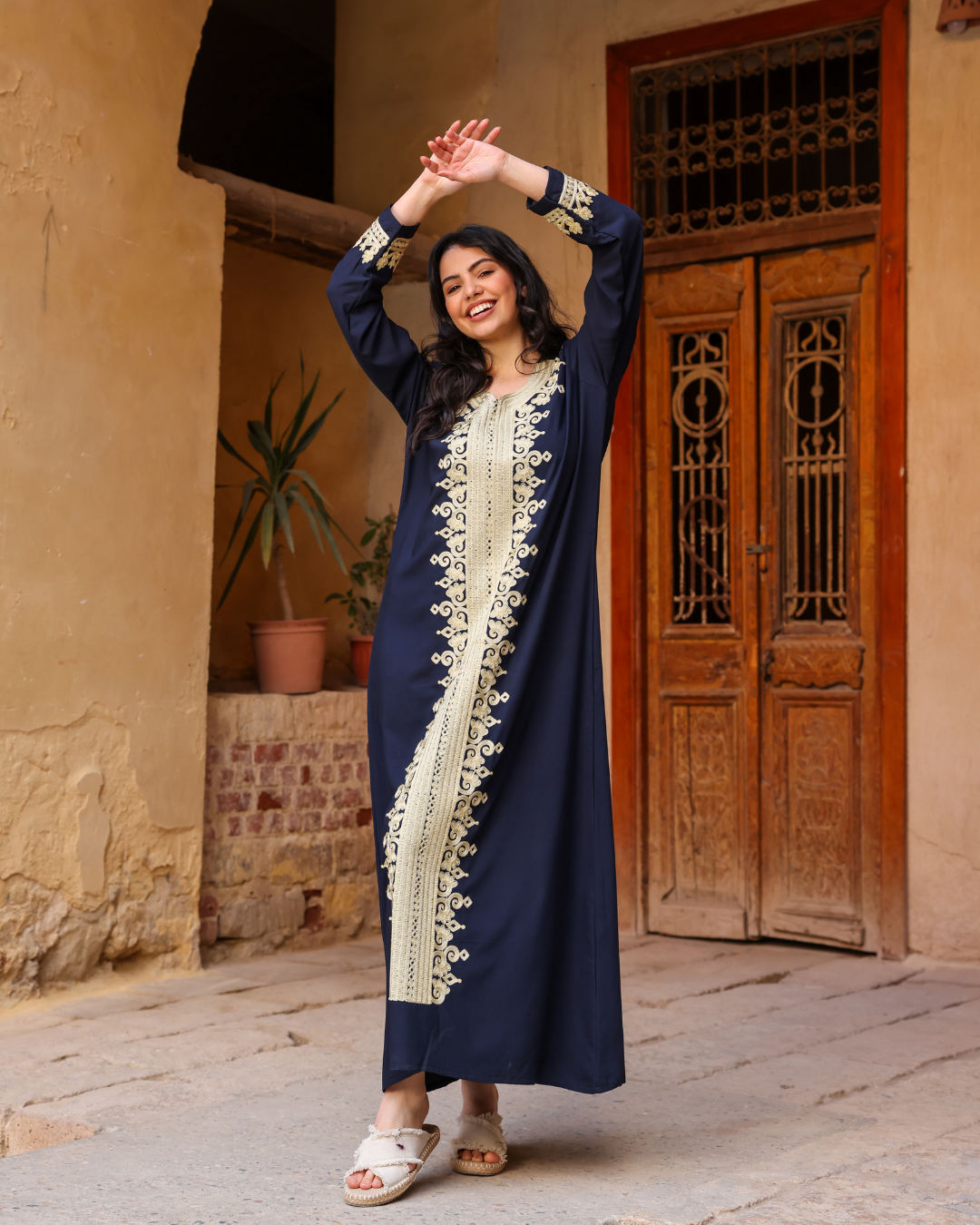 قميص داكرون سادة بكم مطرز بالطول 10