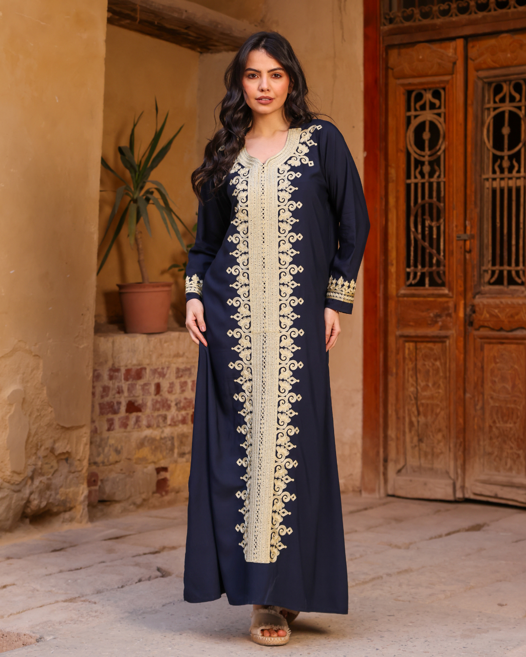 قميص داكرون سادة بكم مطرز بالطول 10