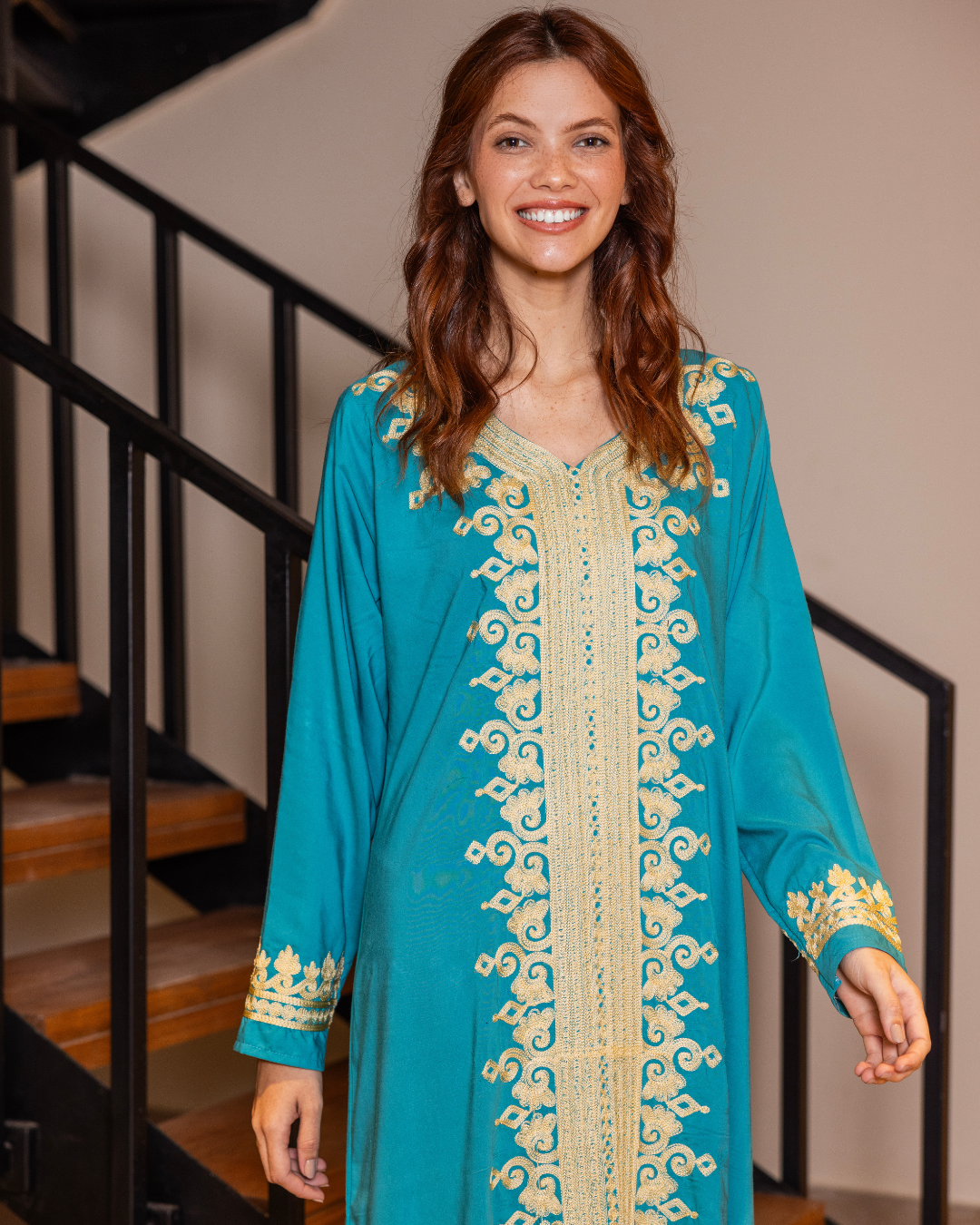 قميص داكرون سادة بكم مطرز بالطول 10