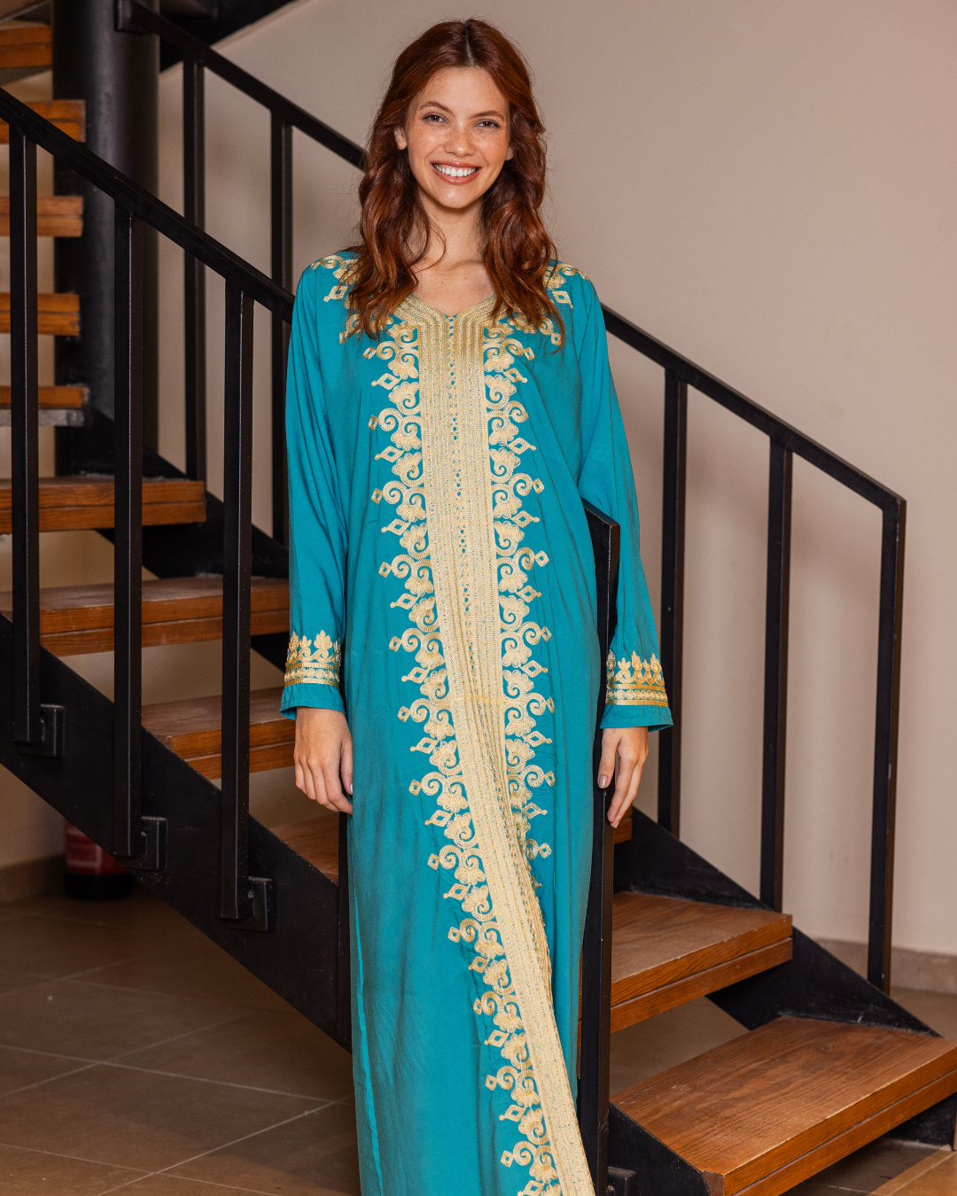 قميص داكرون سادة بكم مطرز بالطول 10