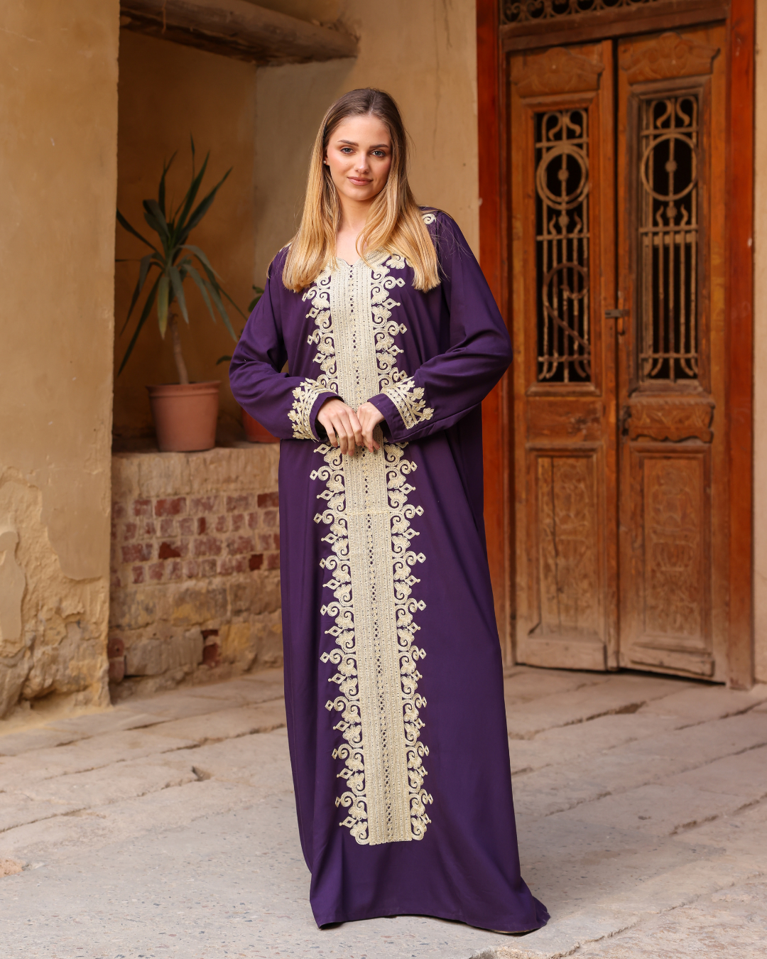 قميص داكرون سادة بكم مطرز بالطول 10