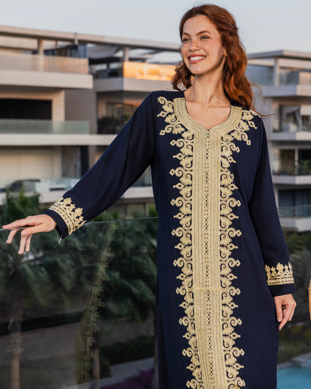 قميص داكرون سادة بكم مطرز بالطول 10