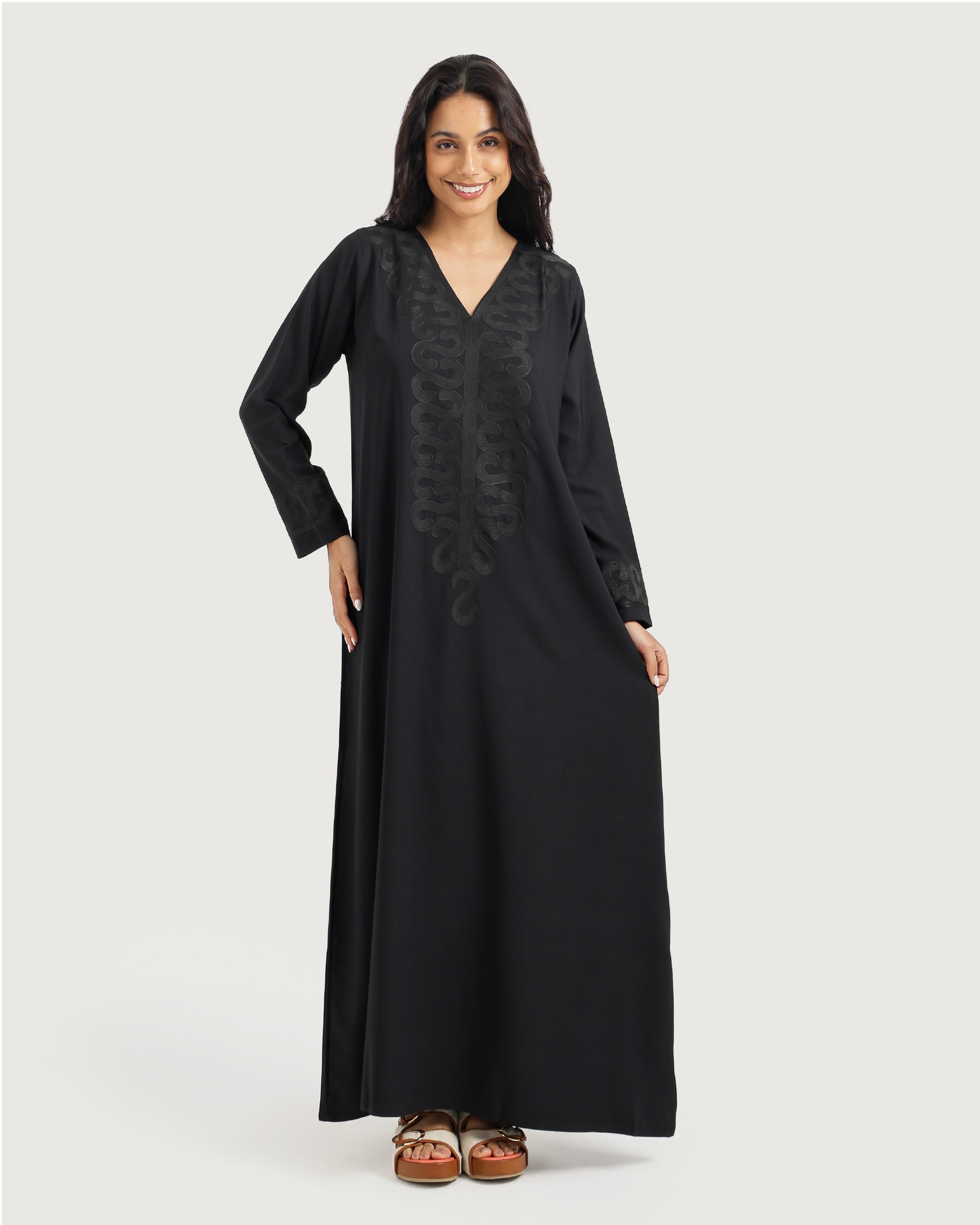 12 قميص داكرون سادة مطرز بكم